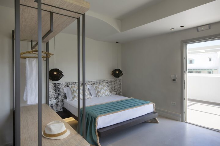 Room 21 of 76