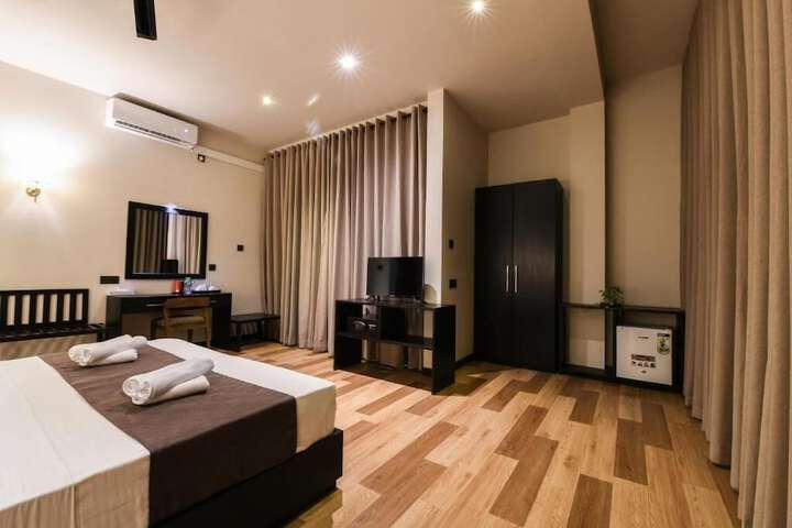 Room 42 of 171