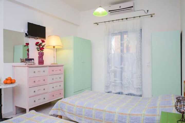 Room 5 of 32