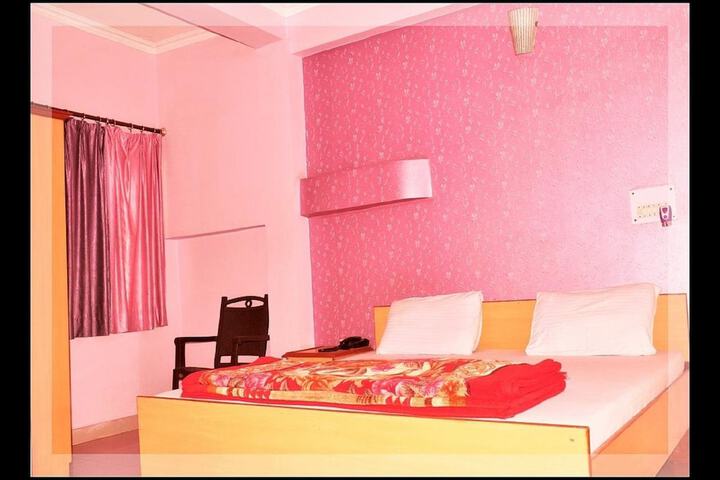 Room 7 of 15