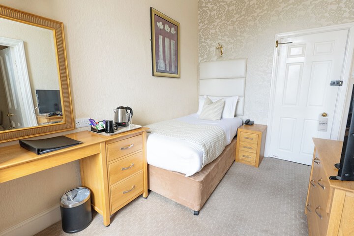 Room 5 of 41