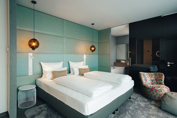 Room 11 of 38