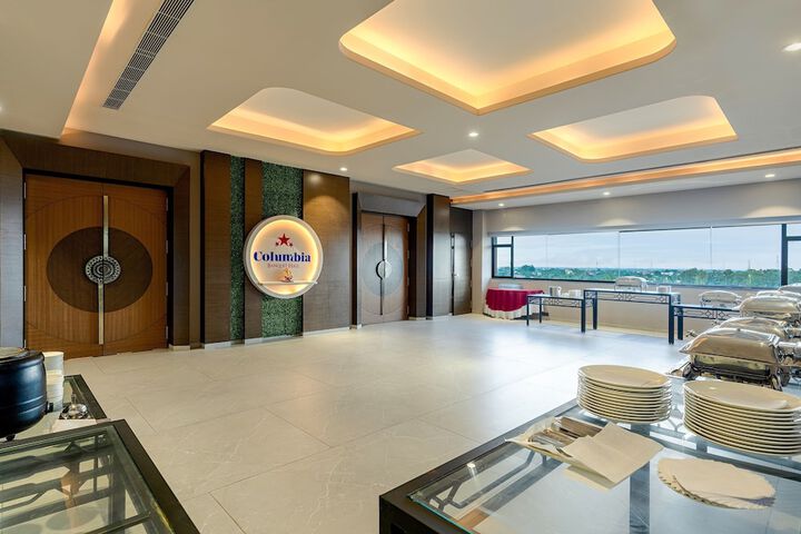 Ballroom/Hall 48 of 53