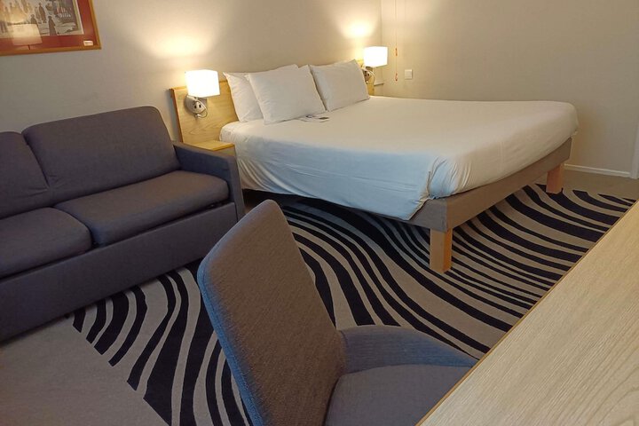 Room 13 of 115