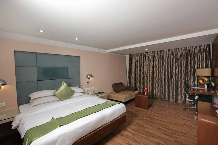 Room 4 of 32