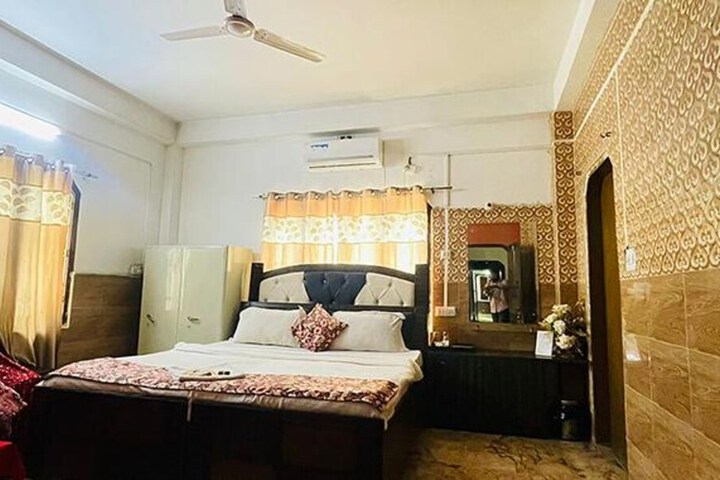 Room 5 of 19