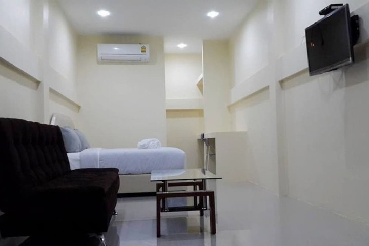 Room 7 of 28