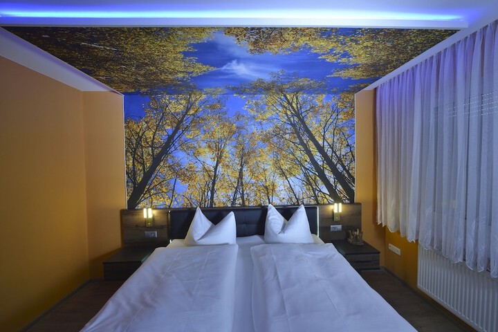 Room 13 of 35