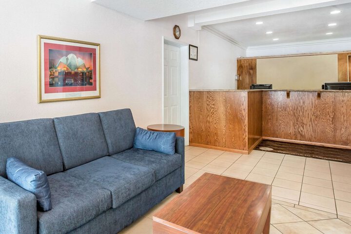 Entrance & Lobby