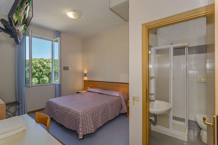 Room 12 of 33