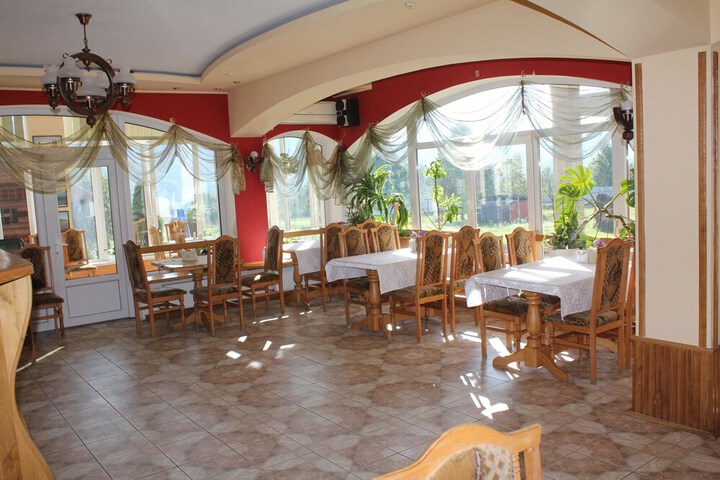 Dining 17 of 21