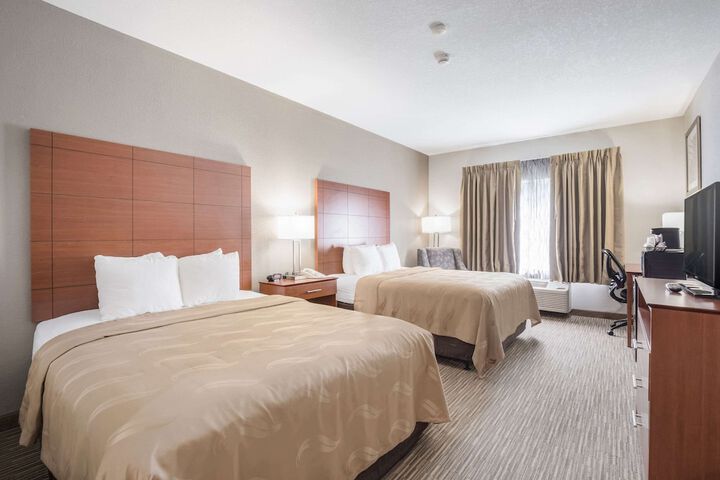 2 Queen Beds (2 of 14)