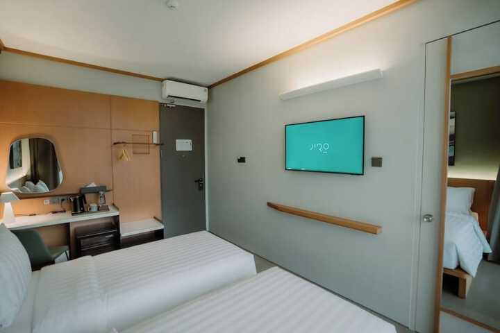 Room 15 of 48