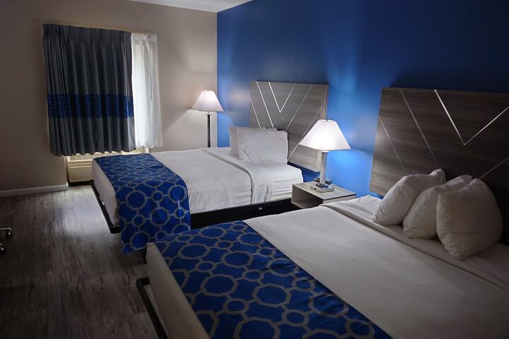2 Queen Beds (7 of 8)