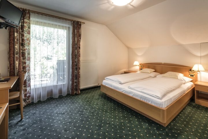 Room 12 of 108