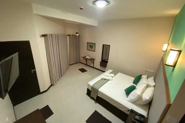 Room 9 of 38