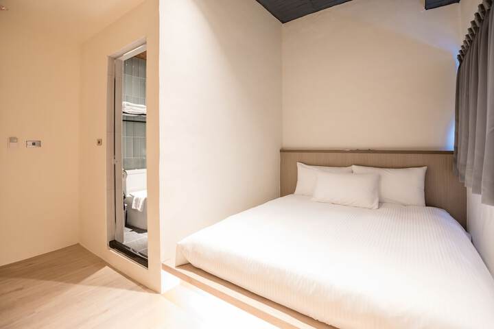 Room 19 of 34
