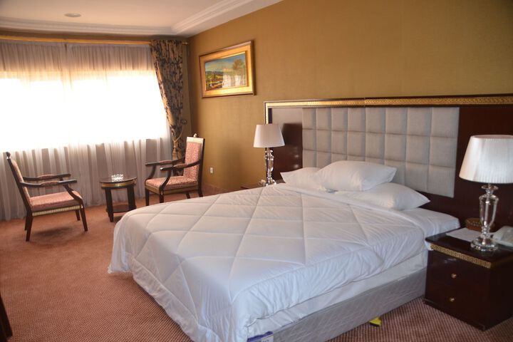 Room 17 of 28