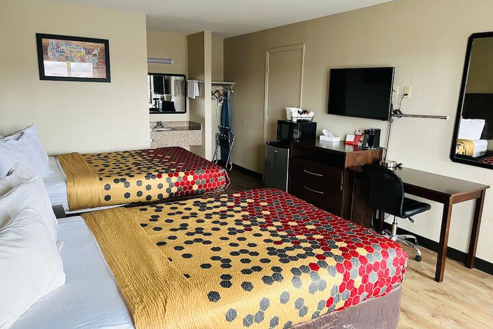 2 Double Beds (4 of 12)