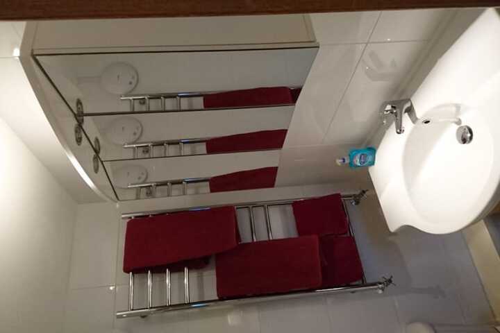 Room 8 of 17