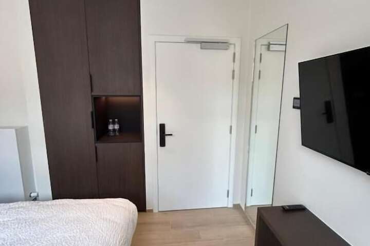Room 3 of 44