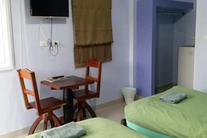 Room 8 of 33