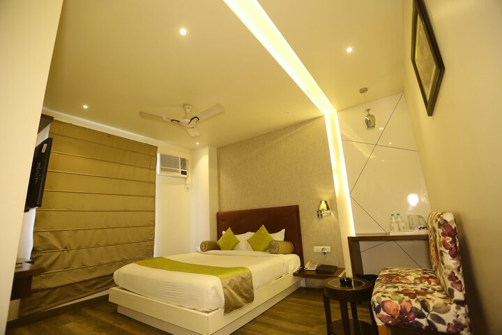 Room 3 of 16