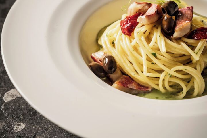 Dining 63 of 79
