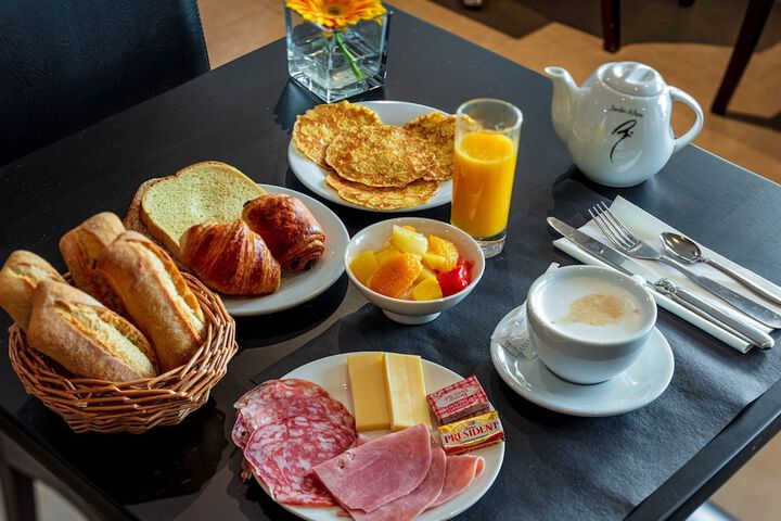 Breakfast/Coffee Service 23 of 36