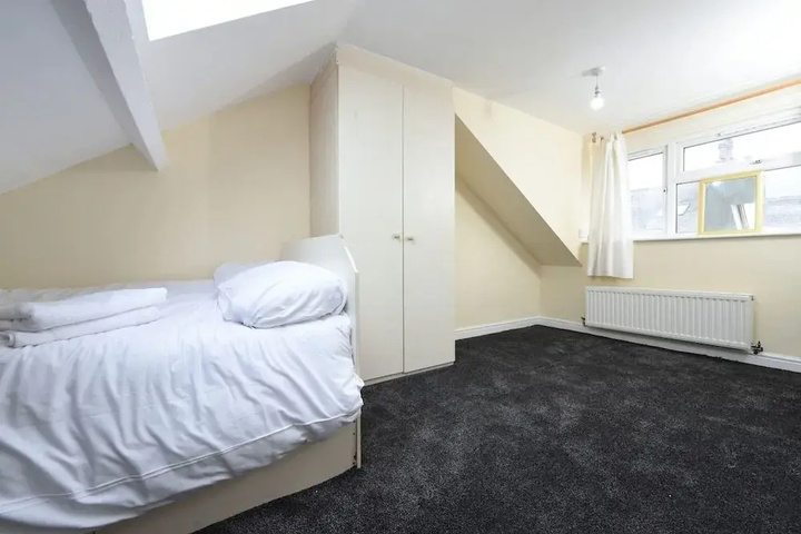 Room 2 of 11