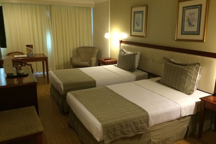 Room 40 of 61