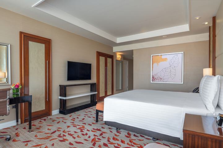 Room 5 of 95