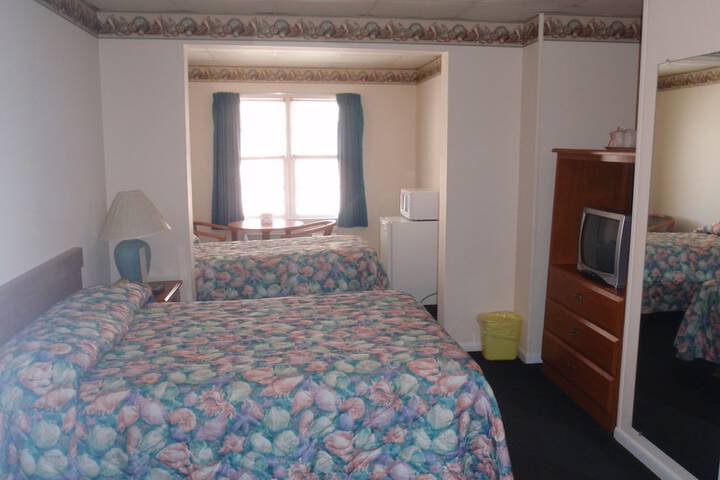 Deluxe Queen Bed (10 of 24)