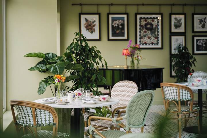 Dining 74 of 82