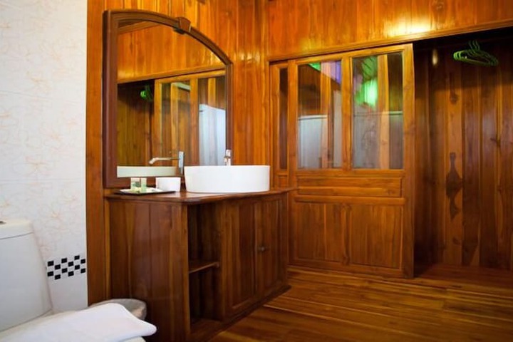 Room 10 of 30