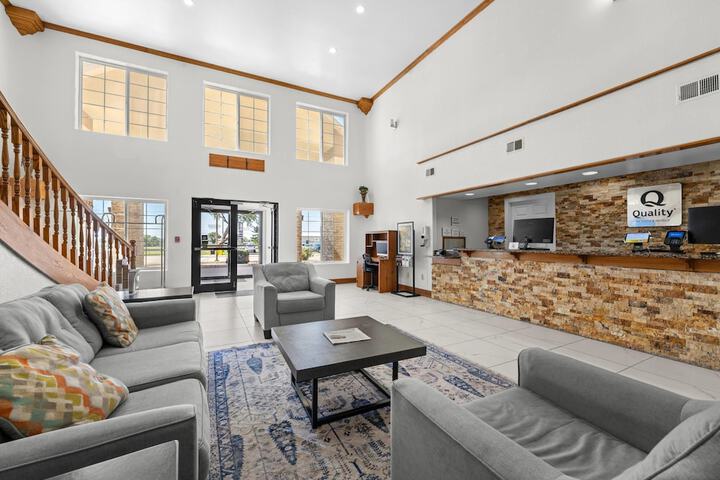 Entrance & Lobby