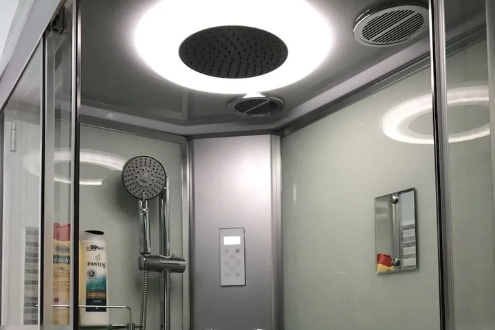 Room 6 of 15