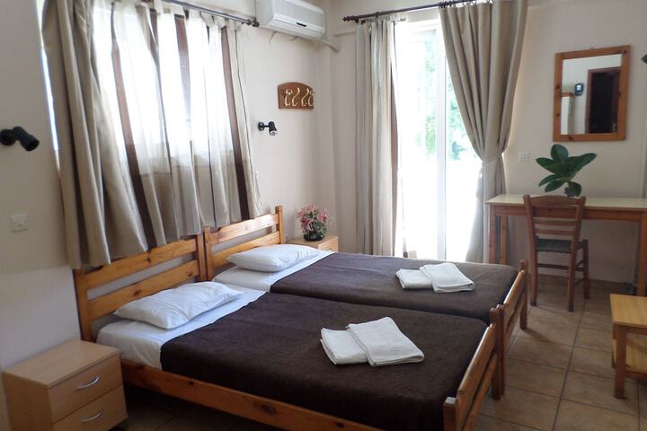 Room 4 of 43