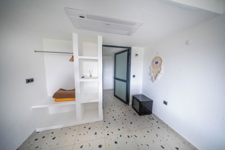 Room 18 of 48