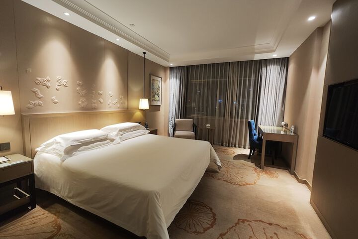 Room 17 of 100