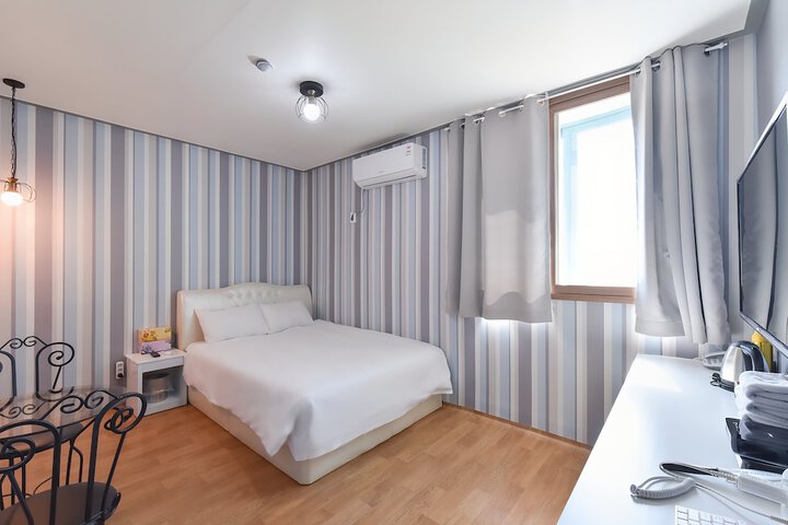 Room 3 of 30