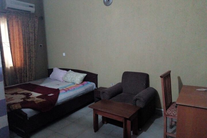 Room 13 of 26