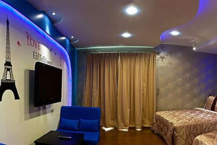 Room 15 of 33