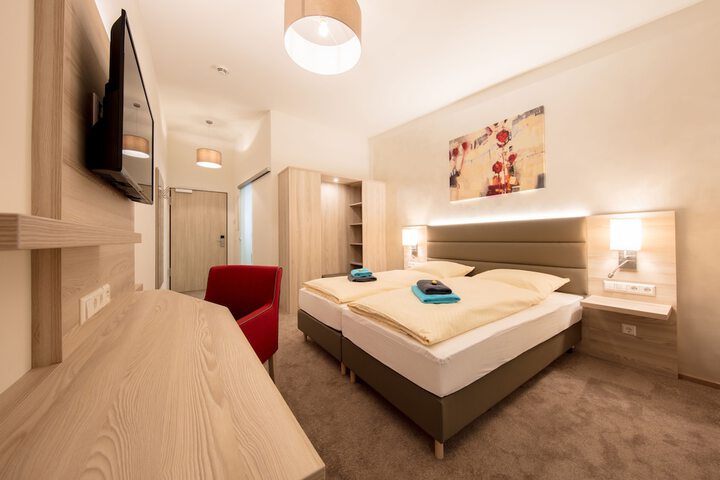 Room 7 of 28