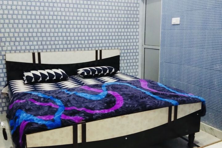 Room 8 of 8