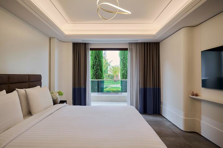 Room 118 of 400