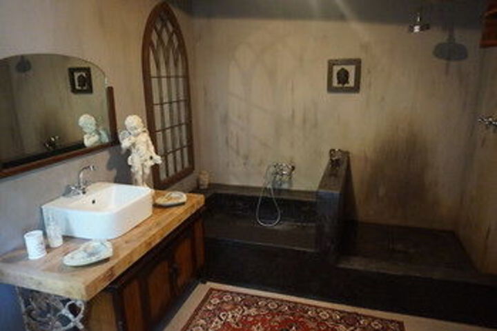 Room 2 of 26