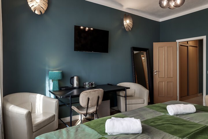 Room 12 of 24