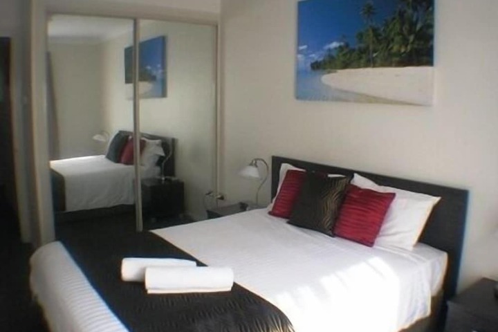 Room 6 of 25