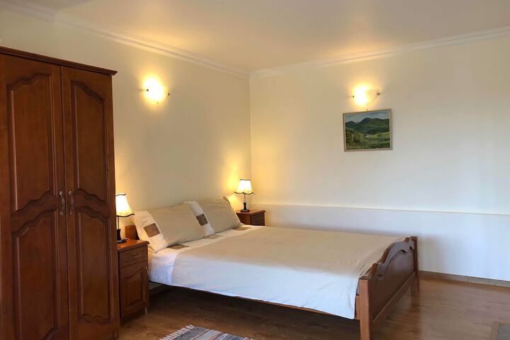 Room 8 of 40